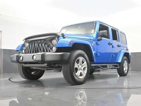 Used 2015 Jeep Wrangler Unlimited Sahara w/ Dual Top Group image 47