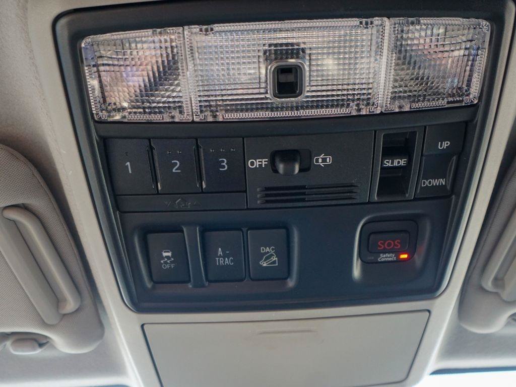 Used 2018 Toyota 4Runner Limited AWD/4WD image 29
