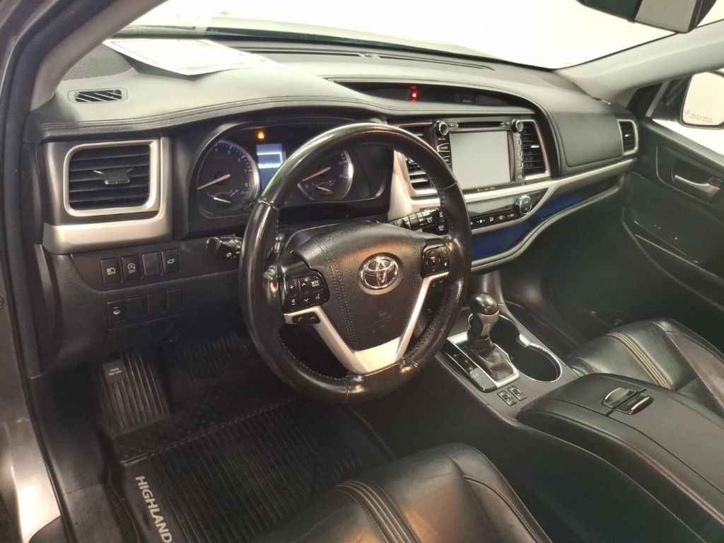 Used 2018 Toyota Highlander SE AWD/4WD image 16