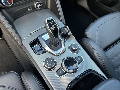 Used 2024 Alfa Romeo Stelvio Veloce image 21