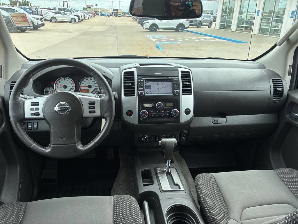 Used 2018 Nissan Frontier PRO-4X AWD/4WD image 12
