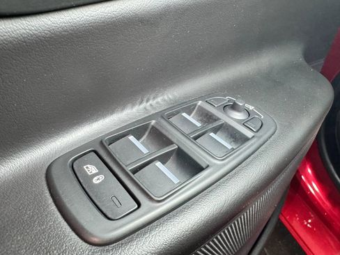 Used 2018 Jaguar XE Premium image 21