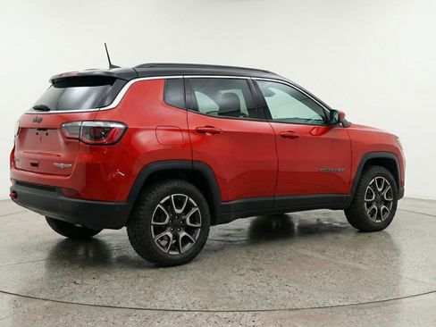 Used 2025 Jeep Compass Trailhawk image 9