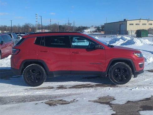 Used 2017 Jeep Compass Latitude w/ Cold Weather Group image 2