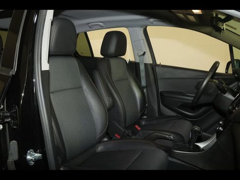 Used 2022 Chevrolet Trax LT w/ Driver Confidence Package image 29