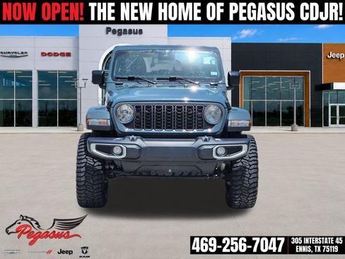 Used 2024 Jeep Gladiator Sport AWD/4WD image 6