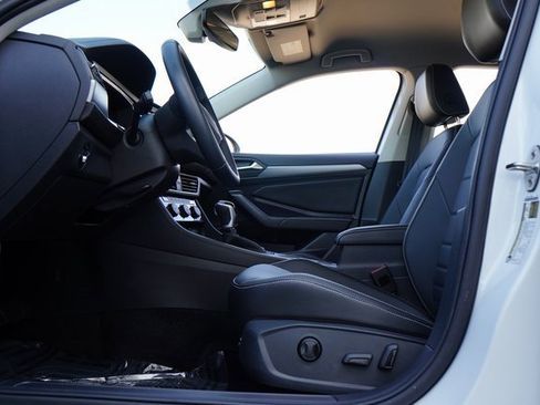 Used 2023 Volkswagen Jetta SE image 20