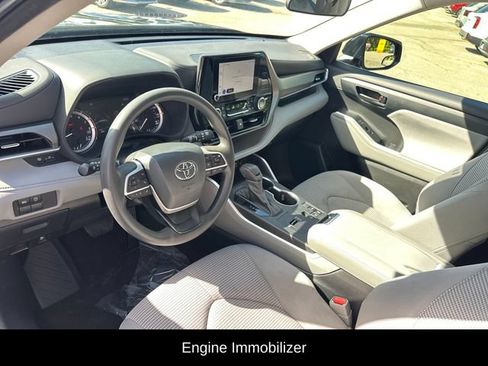 Used 2023 Toyota Highlander L FWD image 16