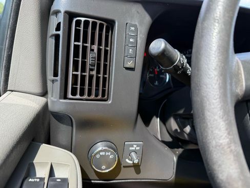 Used 2021 Chevrolet Express 3500 Extended w/ Driver Convenience Package RWD image 25