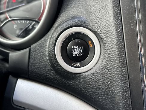 Used 2017 Dodge Journey SXT w/ Comfort/Convenience Group FWD image 20