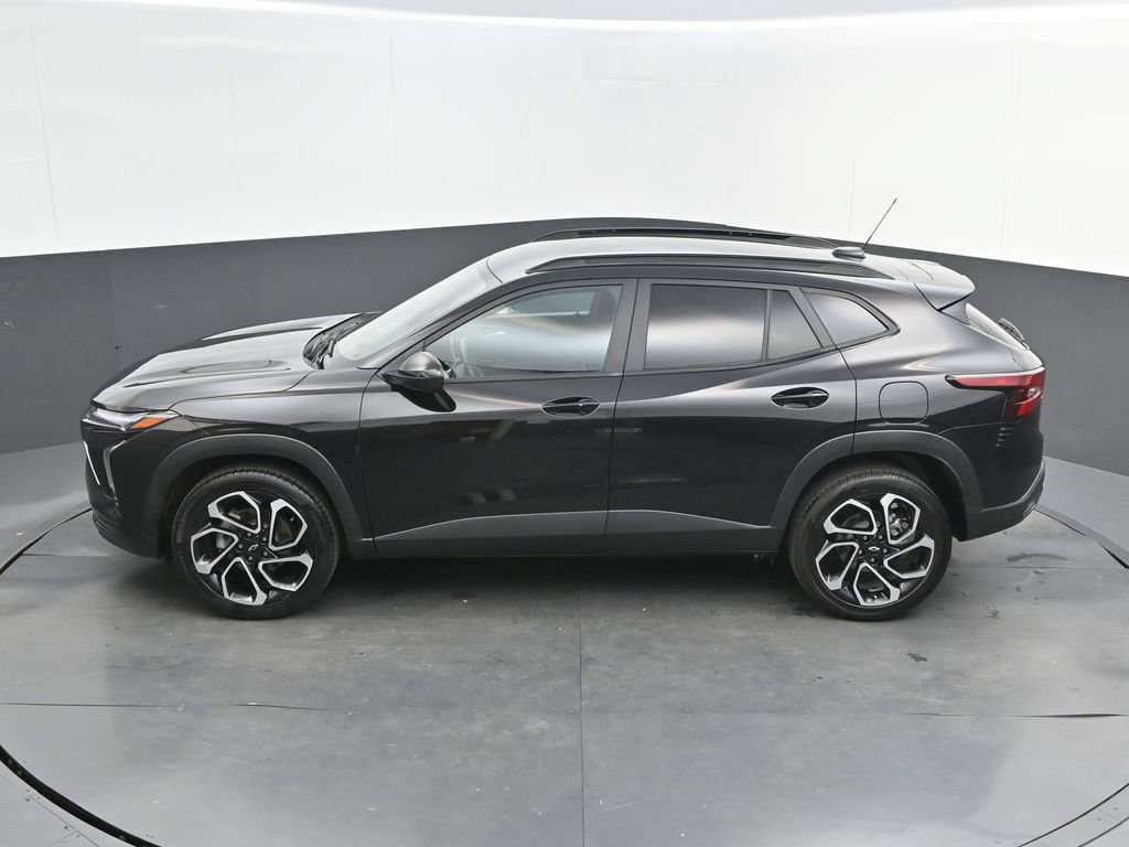 Used 2025 Chevrolet Trax RS w/ Driver Confidence Package FWD image 35