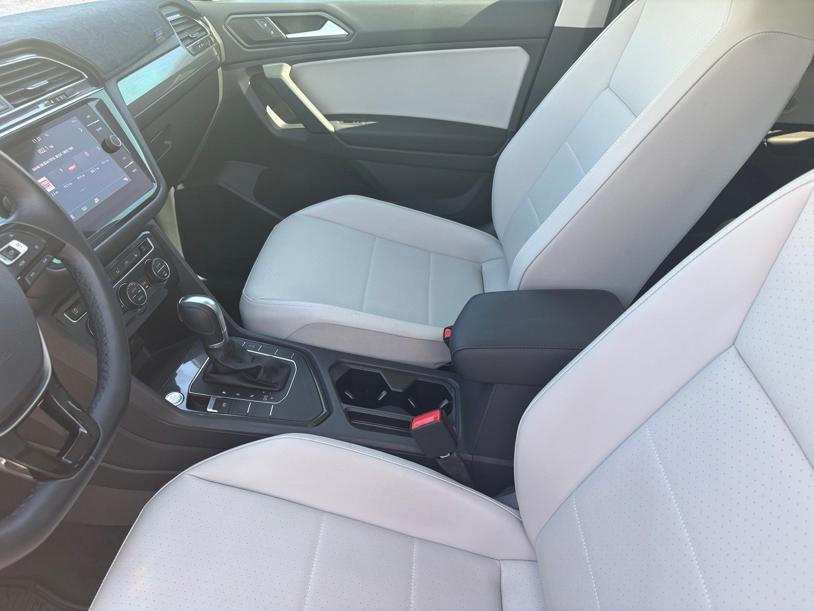 Used 2019 Volkswagen Tiguan SE FWD image 14