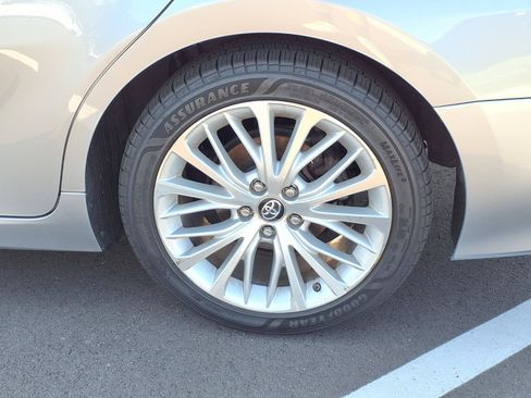 Certified 2019 Toyota Camry XLE FWD image 18