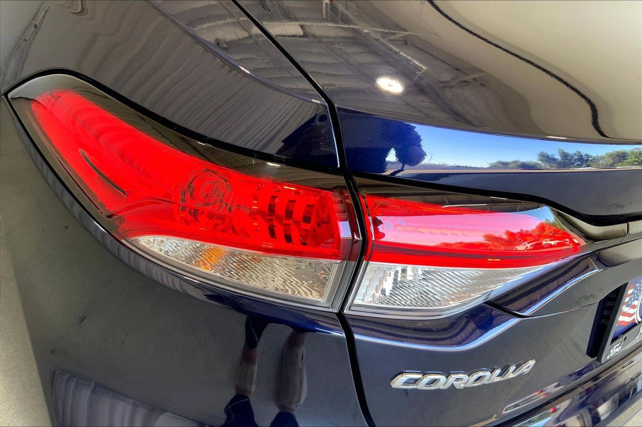 Used 2022 Toyota Corolla LE FWD image 29