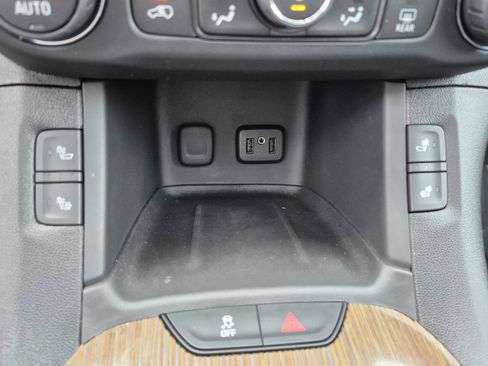 Used 2017 GMC Acadia SLE w/ Driver Alert Package I FWD image 30