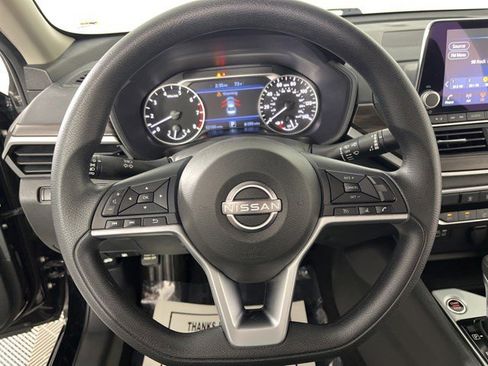Used 2024 Nissan Altima 2.5 SV FWD image 15