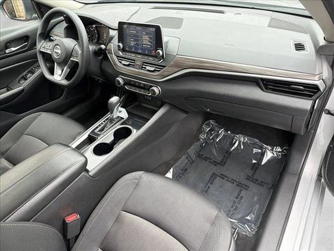 Used 2024 Nissan Altima 2.5 SV image 26