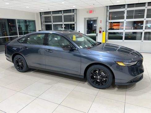 New 2025 Honda Accord SE image 1