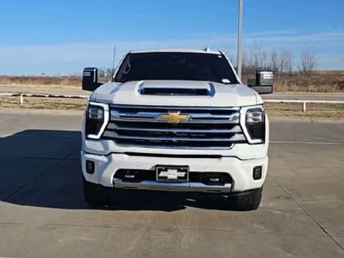 Used 2024 Chevrolet Silverado 2500 High Country w/ Z71 Off-Road Package AWD/4WD image 3