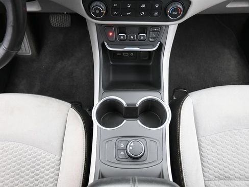 Used 2020 GMC Terrain SLE FWD image 14