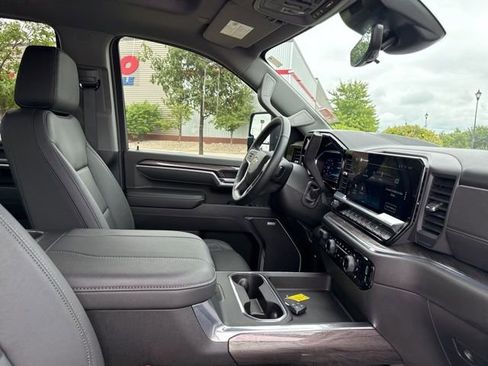 Used 2025 Chevrolet Silverado 2500 LTZ w/ LTZ Plus Package image 32