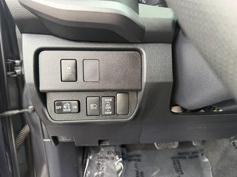 Used 2020 Toyota Tacoma TRD Sport w/ Technology Package AWD/4WD image 31