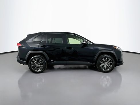 Certified 2022 Toyota RAV4 XLE Premium AWD/4WD image 8