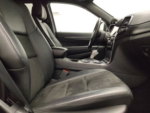 Used 2020 Jeep Grand Cherokee Altitude RWD image 21