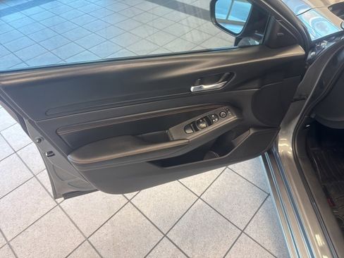 Used 2019 Nissan Altima 2.5 SR w/ SR Premium Package image 11