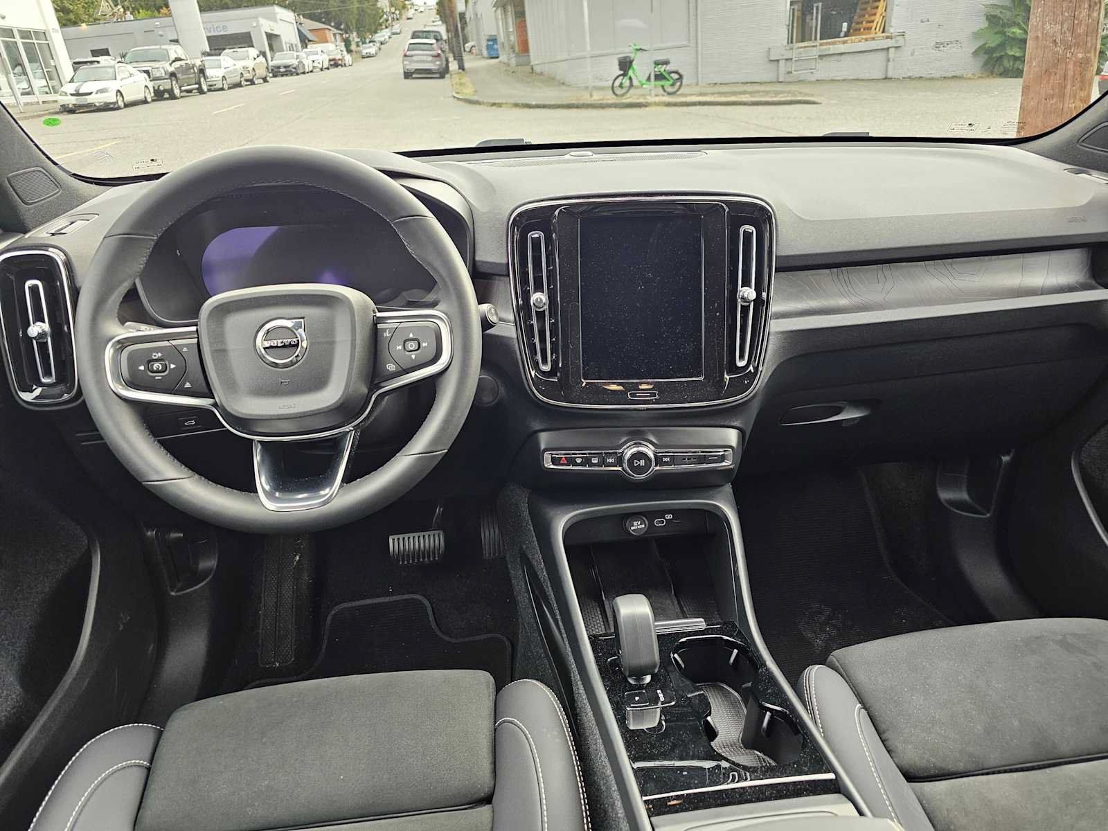 Used 2023 Volvo XC40 Recharge Ultimate AWD/4WD image 19