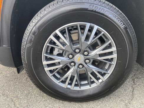 Used 2025 Chevrolet Traverse LT image 26