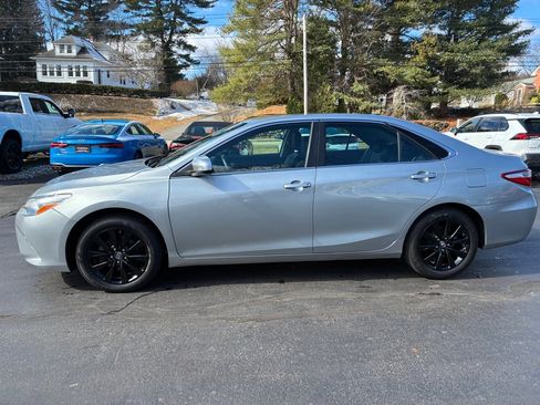Used 2016 Toyota Camry XLE image 9