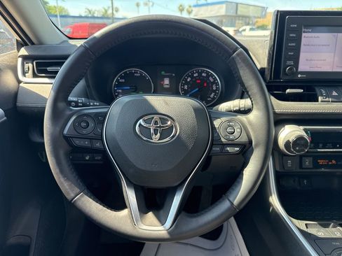Used 2022 Toyota RAV4 XLE Premium image 10