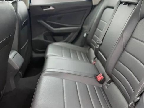 Used 2021 Volkswagen Jetta SE FWD image 18