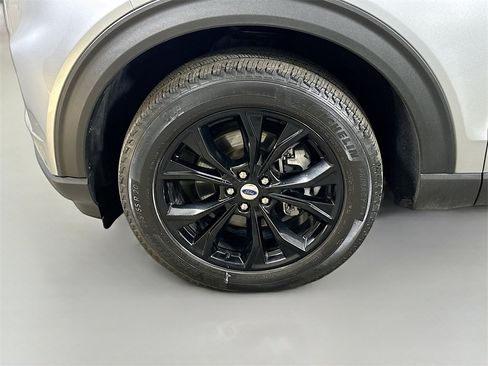 Used 2022 Ford Explorer XLT w/ Equipment Group 202A image 8