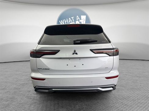 New 2025 Mitsubishi Outlander SE image 4