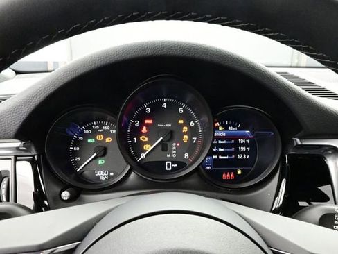 Certified 2025 Porsche Macan AWD/4WD image 9