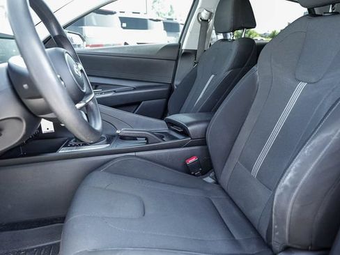 Certified 2021 Hyundai Elantra SE FWD image 17