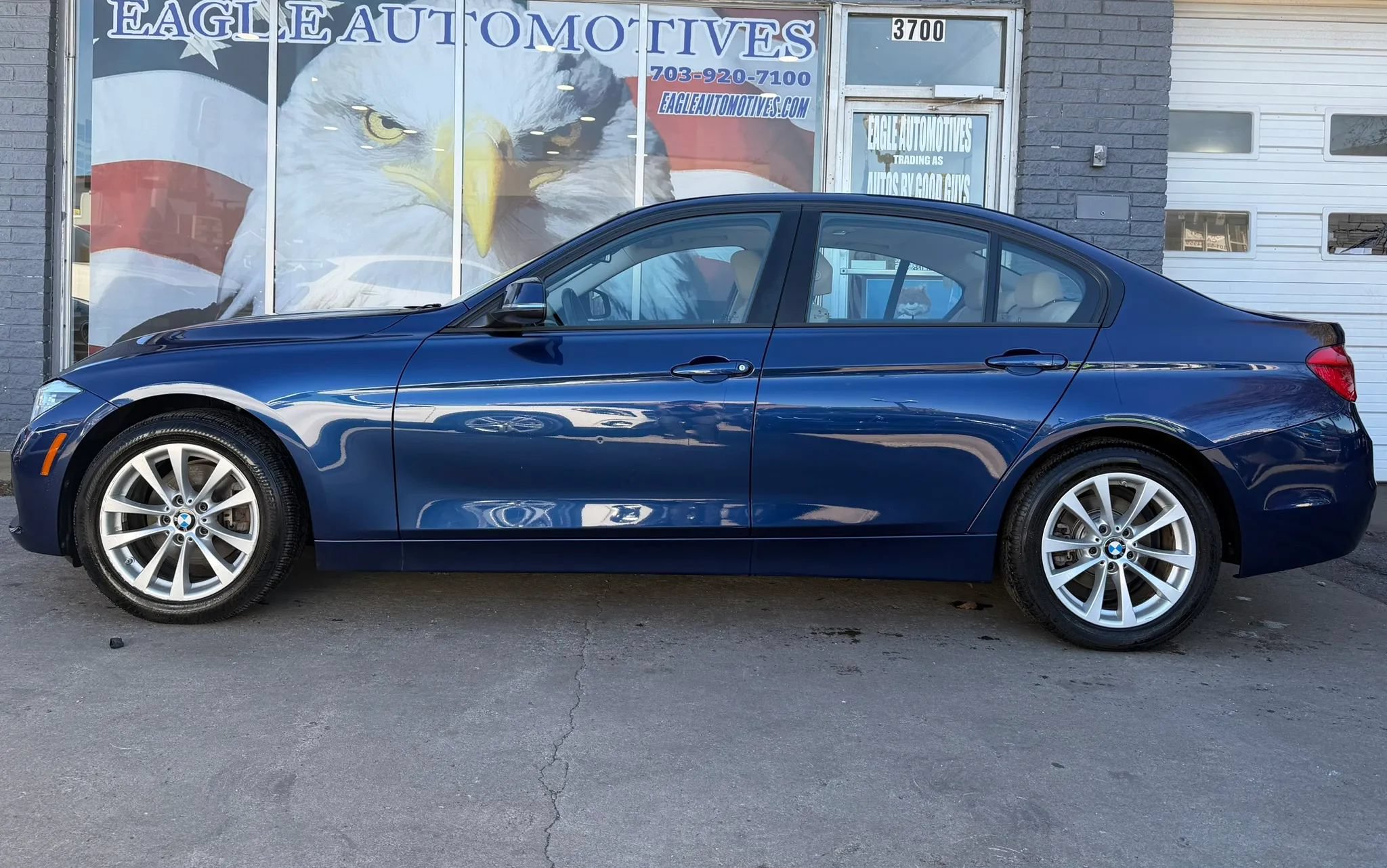 Used 2018 BMW 320i xDrive Sedan w/ Convenience Package AWD/4WD image 6
