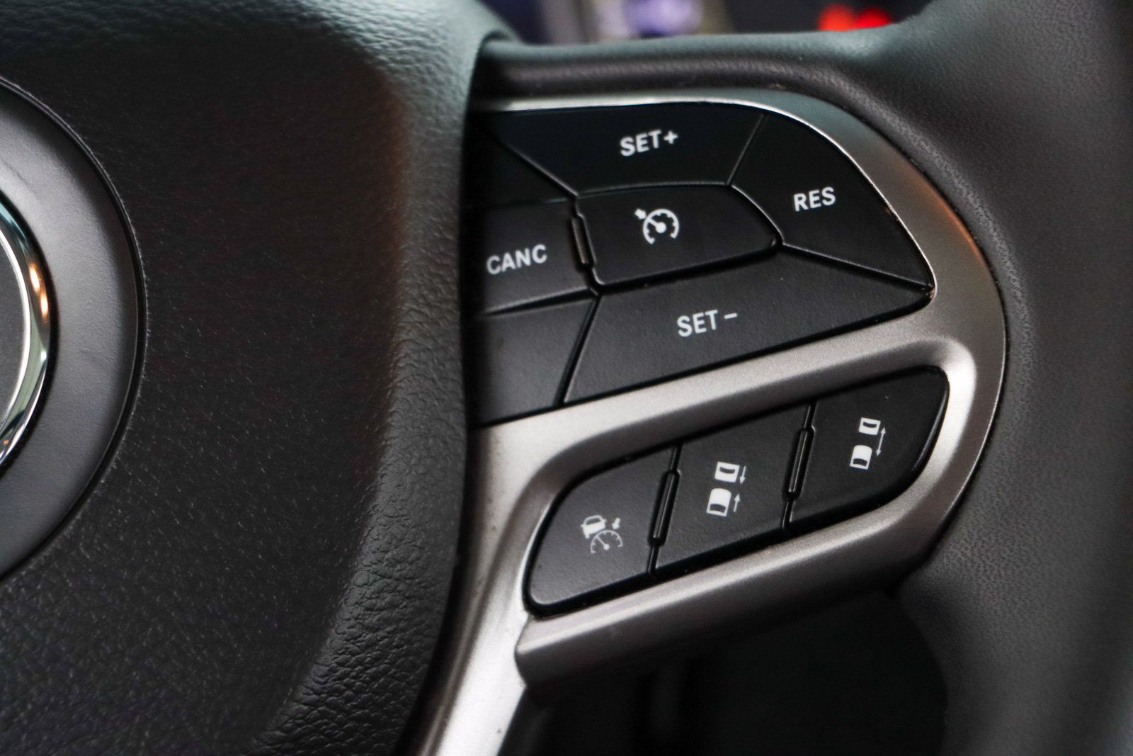 Used 2022 Jeep Cherokee Limited AWD/4WD image 14