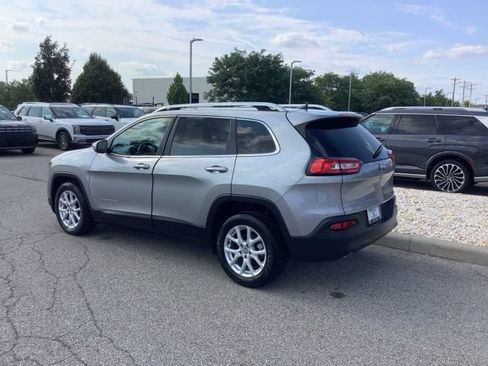 Used 2017 Jeep Cherokee Latitude w/ Safety/Convenience Group FWD image 3