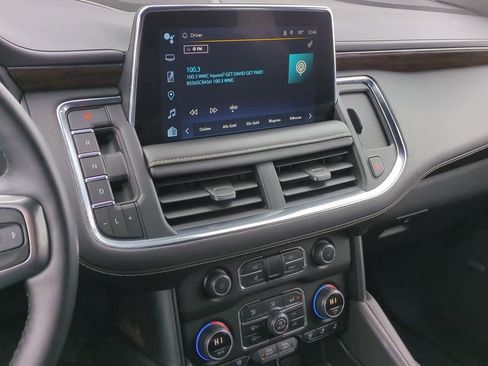 Used 2023 Chevrolet Suburban Premier image 27