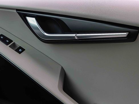 Certified 2025 Kia Niro Wave w/ Wave Preserve Package FWD image 16