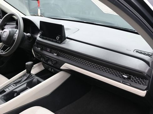 Used 2025 Honda Accord SE image 32