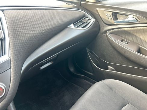 Used 2017 Chevrolet Malibu LT image 30