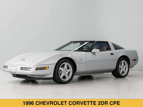 Used 1996 Chevrolet Corvette Coupe RWD image 4