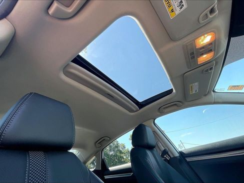 Used 2019 Honda Civic Touring image 29