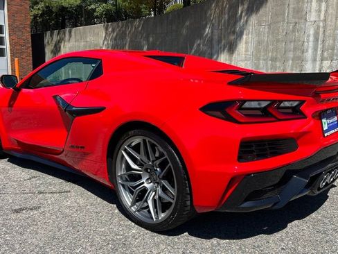 Used 2025 Chevrolet Corvette Z06 RWD image 3