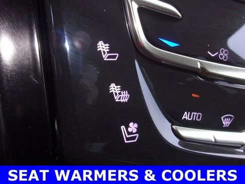 Used 2020 Cadillac Escalade Premium Luxury AWD/4WD image 11