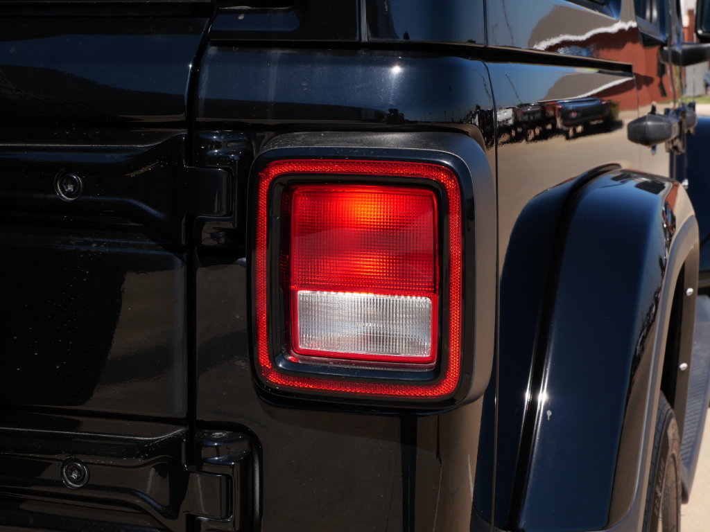 Used 2021 Jeep Wrangler Unlimited Sahara AWD/4WD image 8